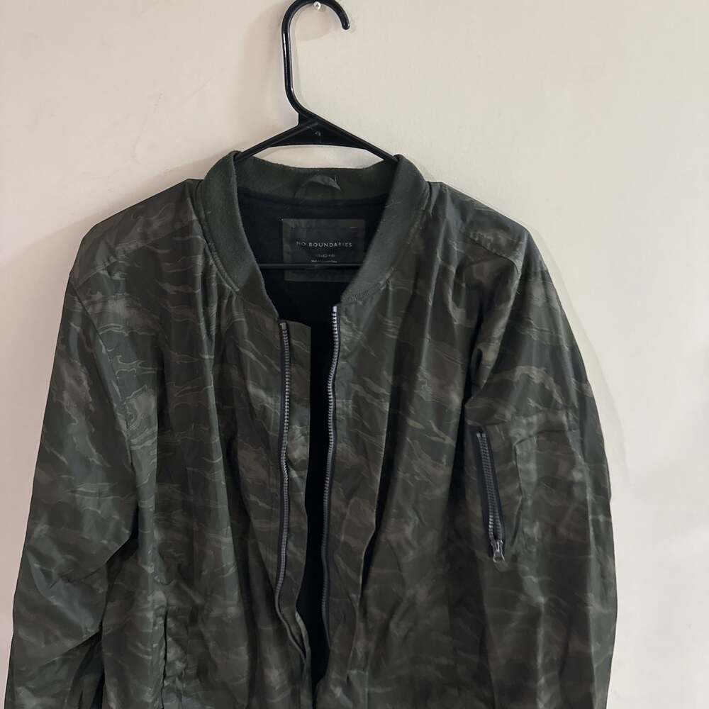 No Boundaries Men's Camo Bomber Jacket, Full Zip, Size L - Picture 2 of 5